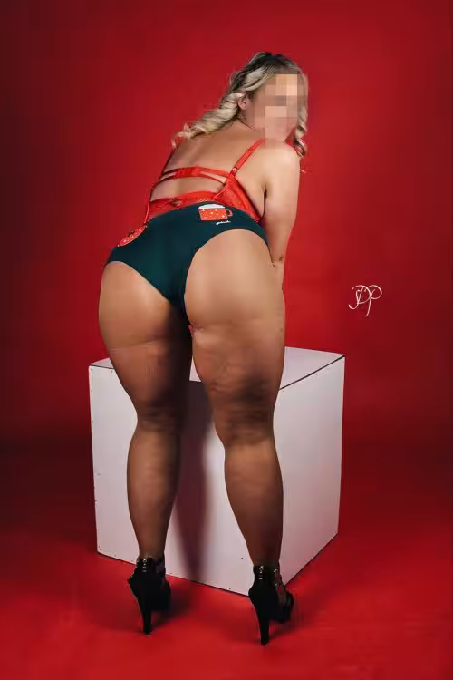 Escort Dana / Deseray in Champaign, IL