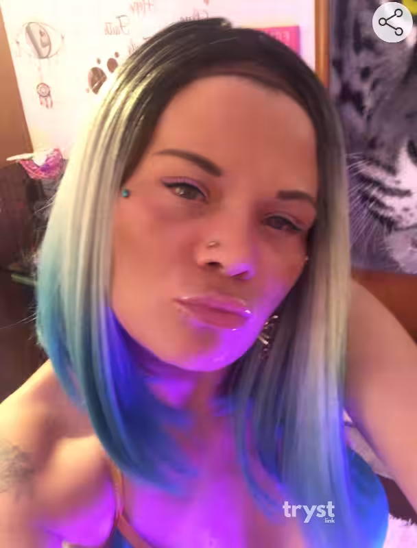 Skye - Escort in Des Moines, IA