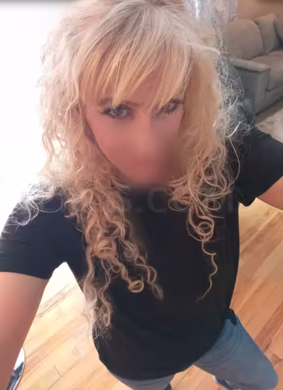 Escort Alma in Hartford, CT