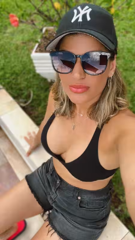 Aline - Escort in Nashville, TN