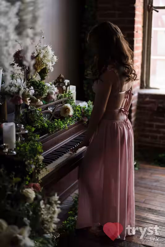 Escort Molly Maeson in Overland Park, KS