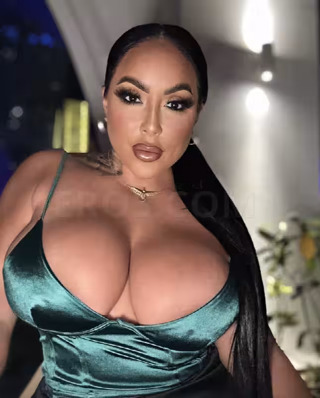 Kiara Mia - Escort in Paramount, CA