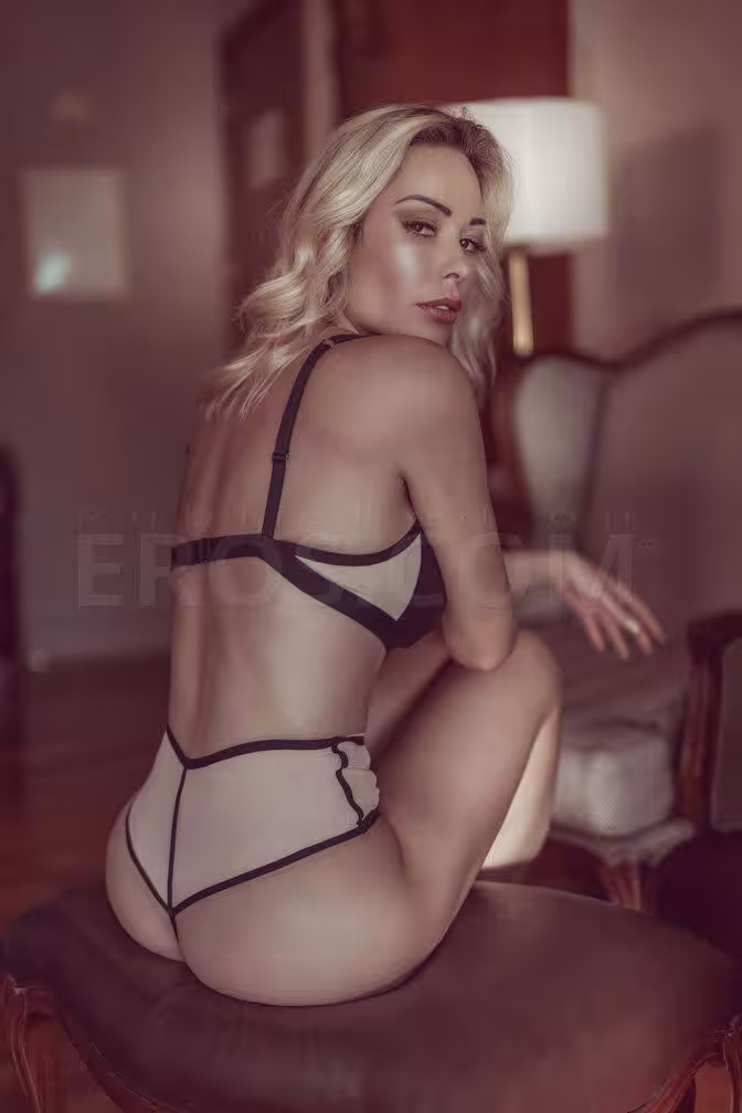 305-784-8329 | Escort | Orlando | Sophia