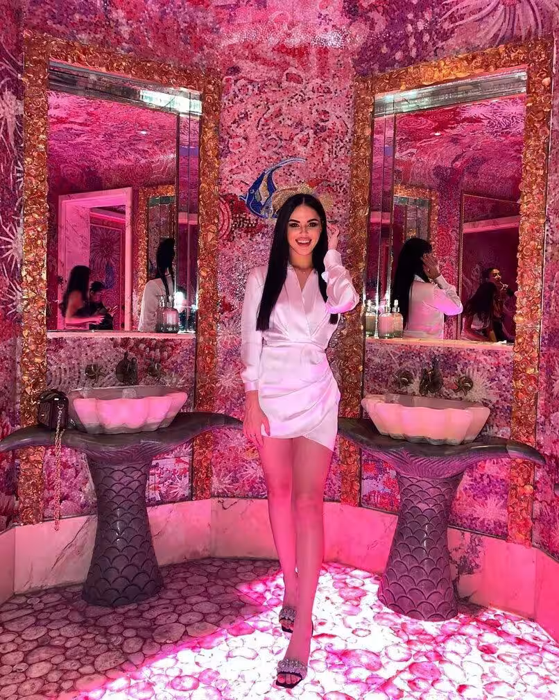 Yana | Karina | Cincinnati | Escort | 512-461-4408