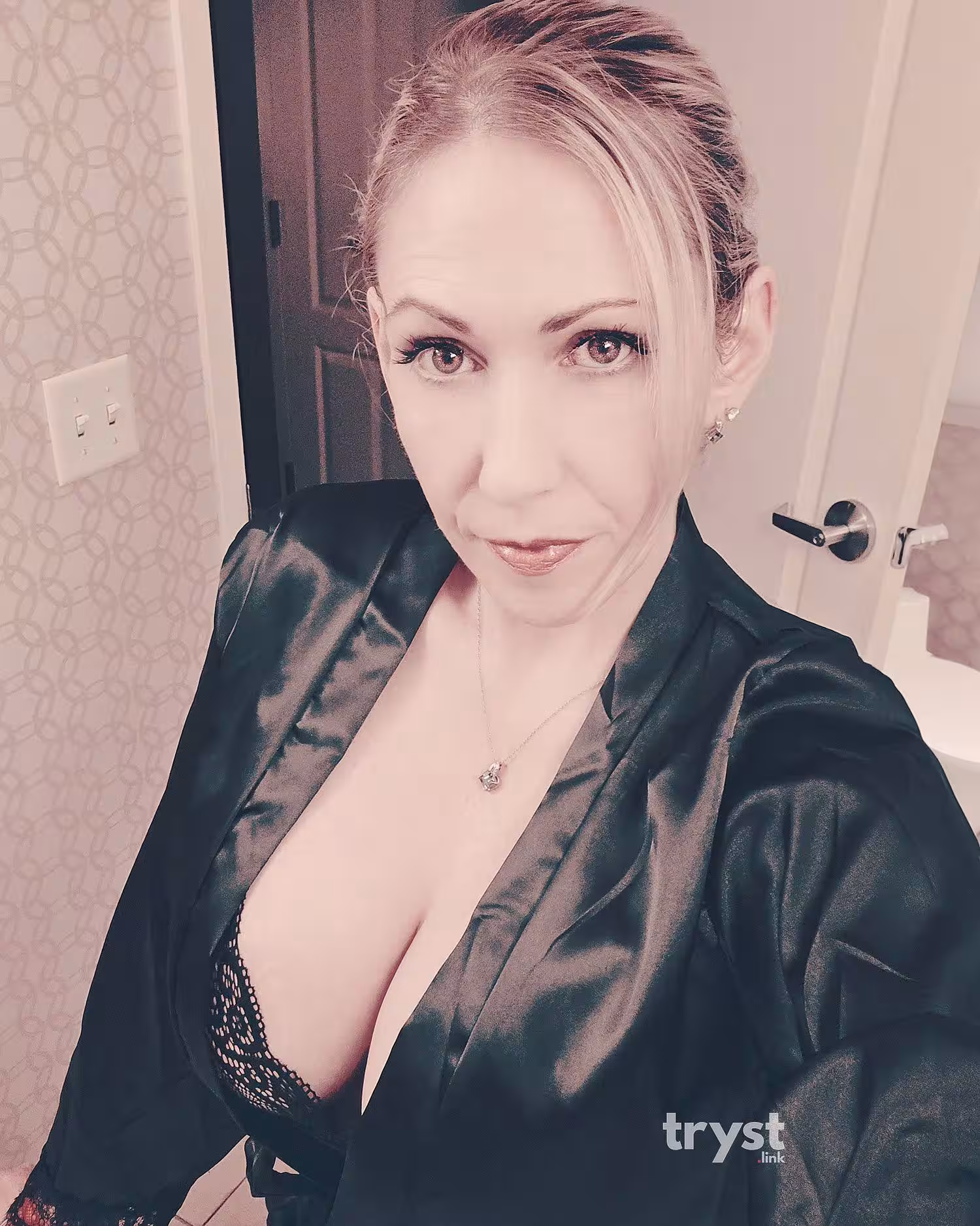 Hartford | Escort | Kasey Grant | 818-570-2169