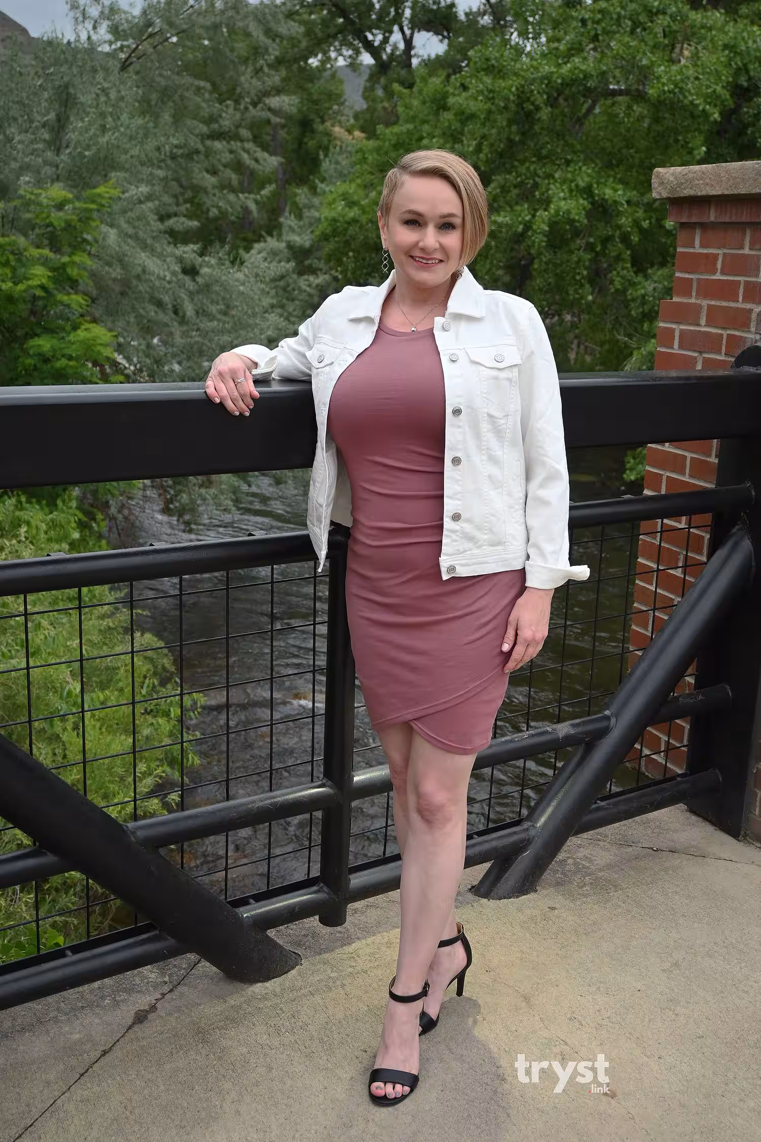 Bloomington | Naomi Wilder | Naomi Wagner | 812-727-0464 | Escort