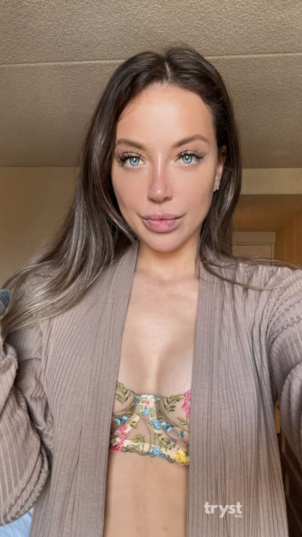 Las Vegas | Escort | Veronika | Riana | 305-450-1049